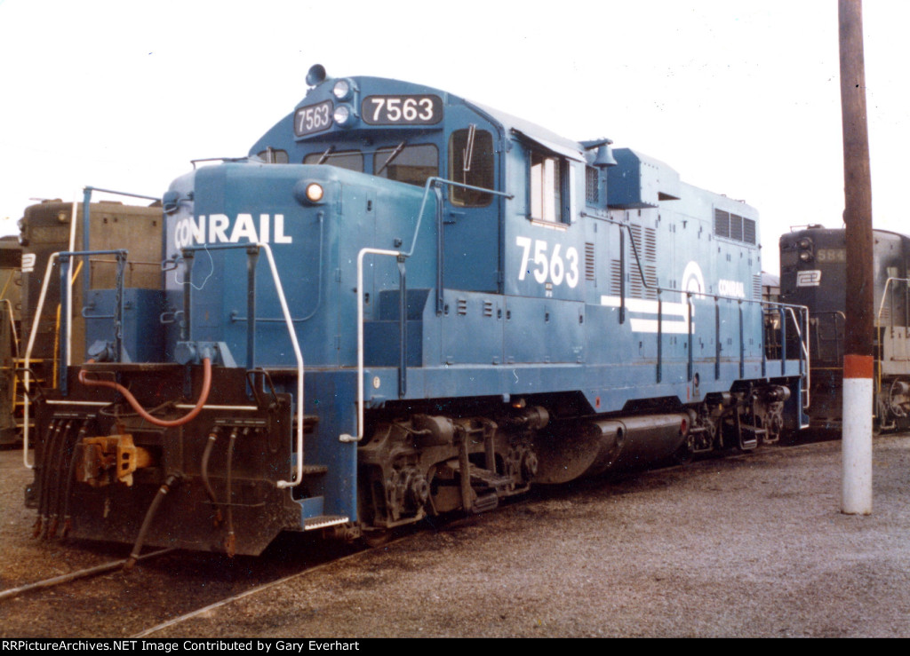 CR GP10 #7563 - Conrail